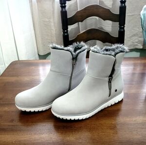 London Fog  Whiteout Light Gray Fur-Lined Winter Ankle Boots 8.5